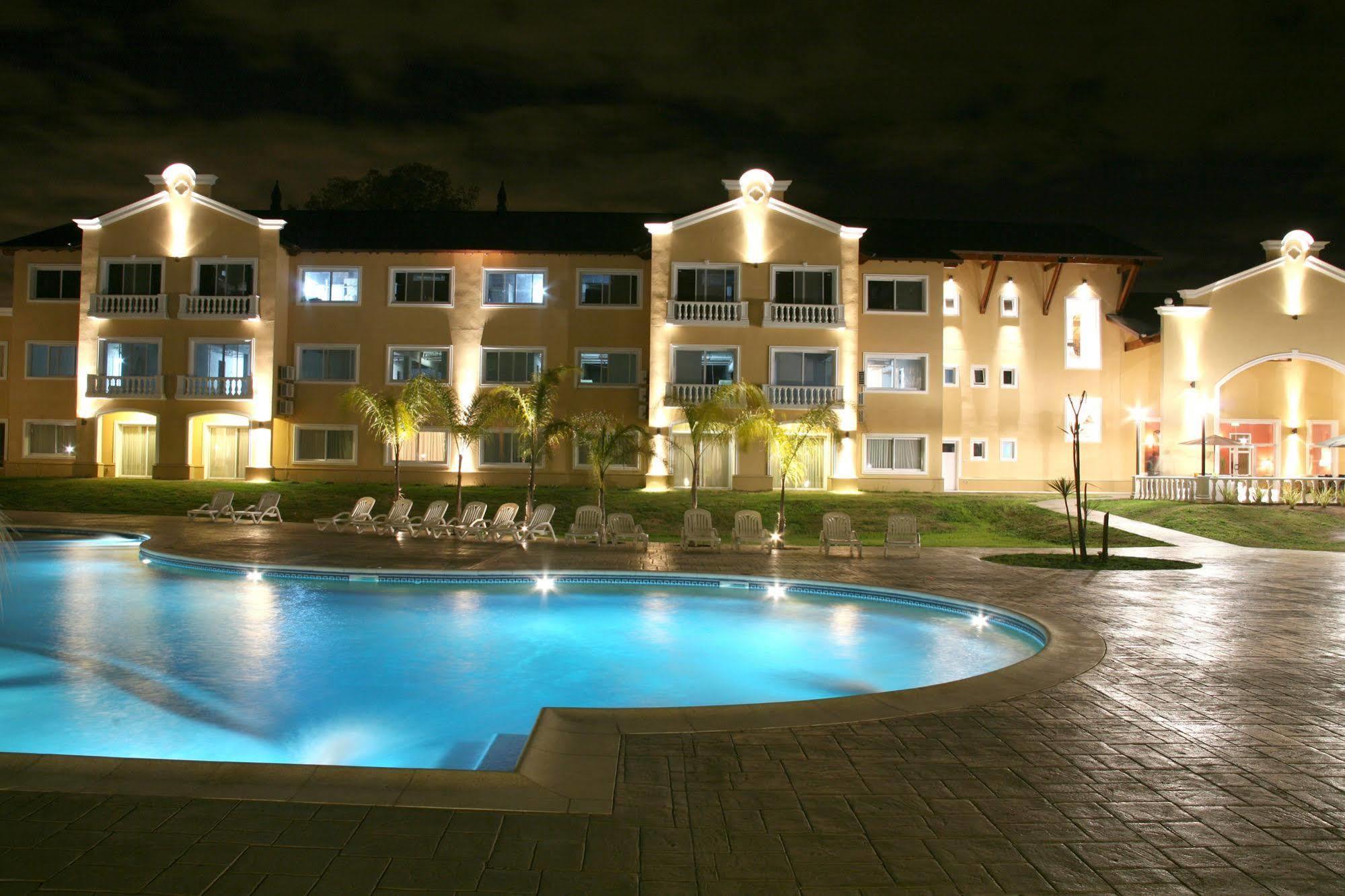 Howard Johnson Pilar Resort Spa & Convention Center Exterior foto